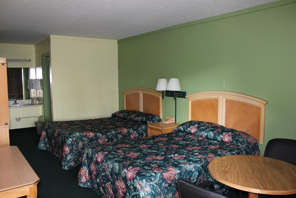 Travelers Inn Гейнсвилл Номер фото