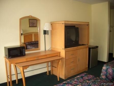 Travelers Inn Гейнсвилл Номер фото