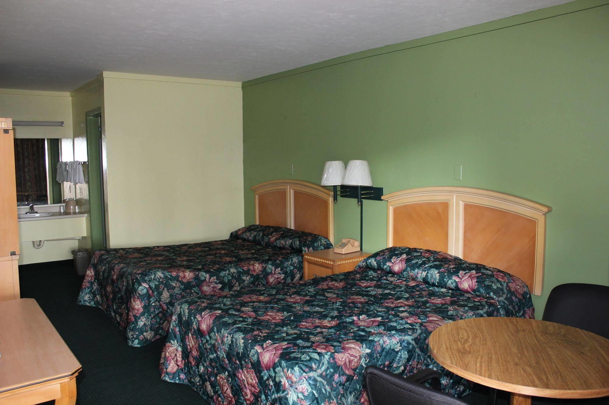 Travelers Inn Гейнсвилл Экстерьер фото